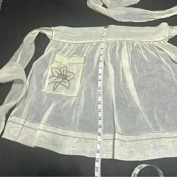 Kitchen Apron Sheer Buttery Yellow Lilly Floral 50s vintage Embroidered - Picture 4 of 6